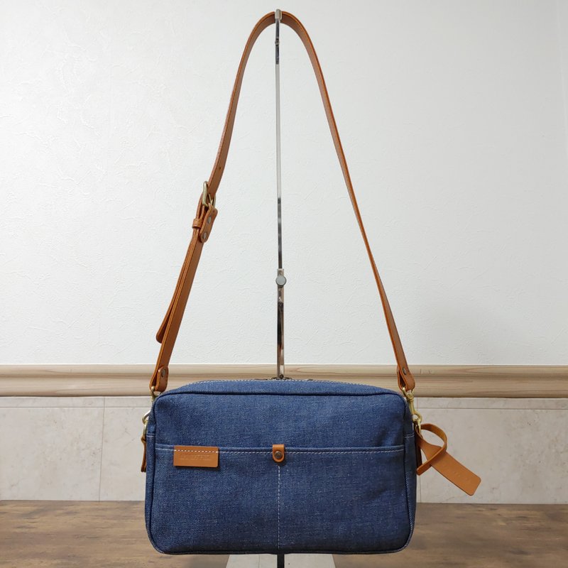 Denim Style Leather and denim shoulder bag SH-01 Fade - 侧背包/斜挎包 - 真皮 蓝色