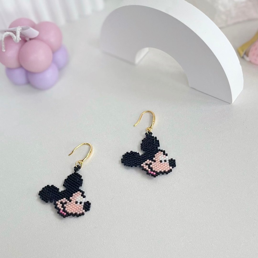 Mickey Mouse 米老鼠饰品/御幸米珠耳环/纯手工缝制 - 耳环/耳夹 - 玻璃 