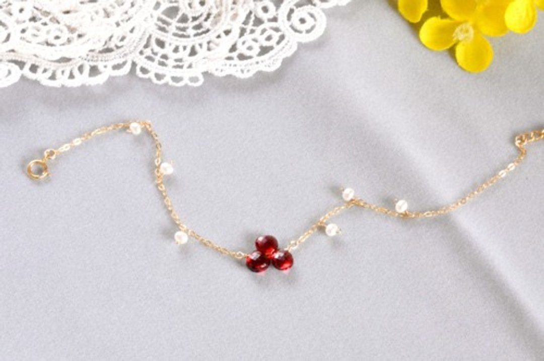 Rhodolite Garnet x Pearl Bracelet - 耳环/耳夹 - 宝石 