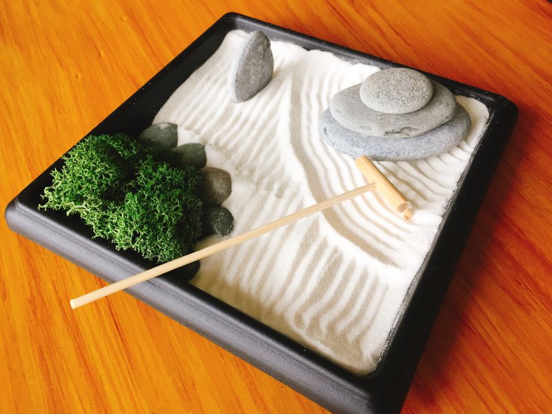 纯自然 日式 禅庭 沙盘 耙画 细沙 枯山水 干燥植物 potted - 摆饰 - 石头 灰色