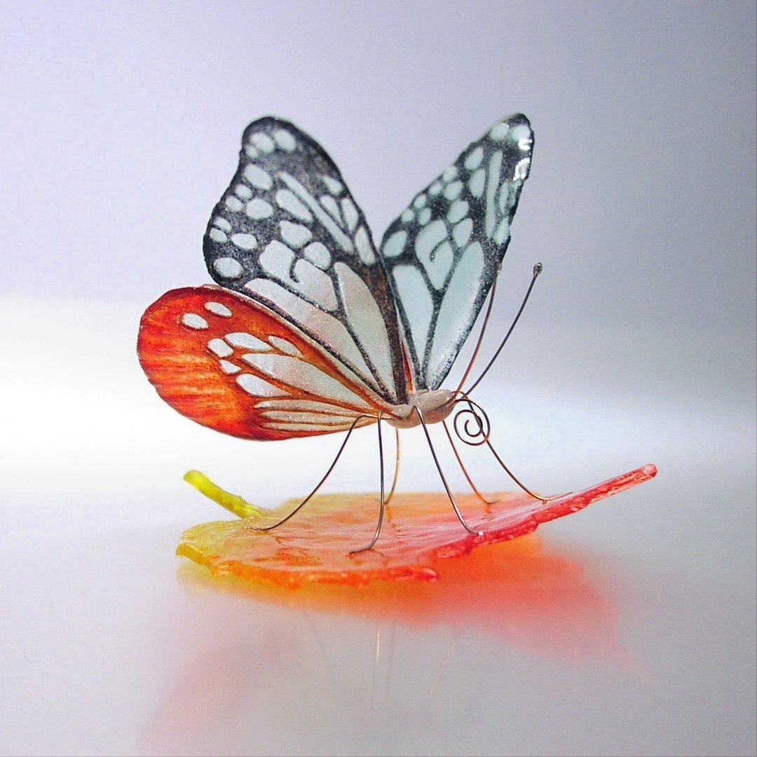 Glass butterfly Chestnut tiger on leaf - 摆饰 - 玻璃 红色