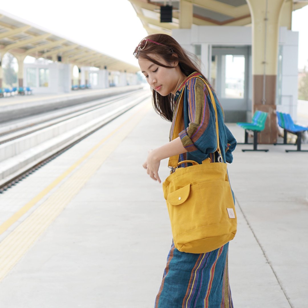 Drawstring Bag yellow mustard colour - 束口袋双肩包 - 纸 黄色