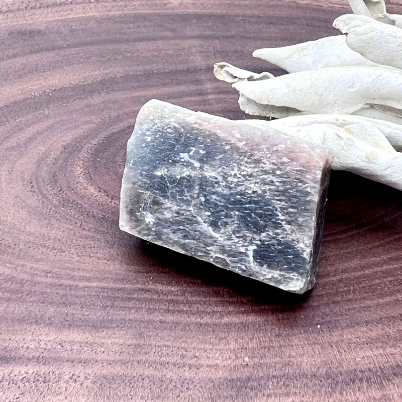 照亮。原矿 疗愈 消除负能量 避邪 l 黑金骨干原石 矿标 l - 摆饰 - 石头 多色