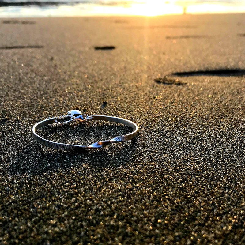 V22款-做不出一样的银手环-旋转斜纹999纯银手环(含链) - 手链/手环 - 银 银色