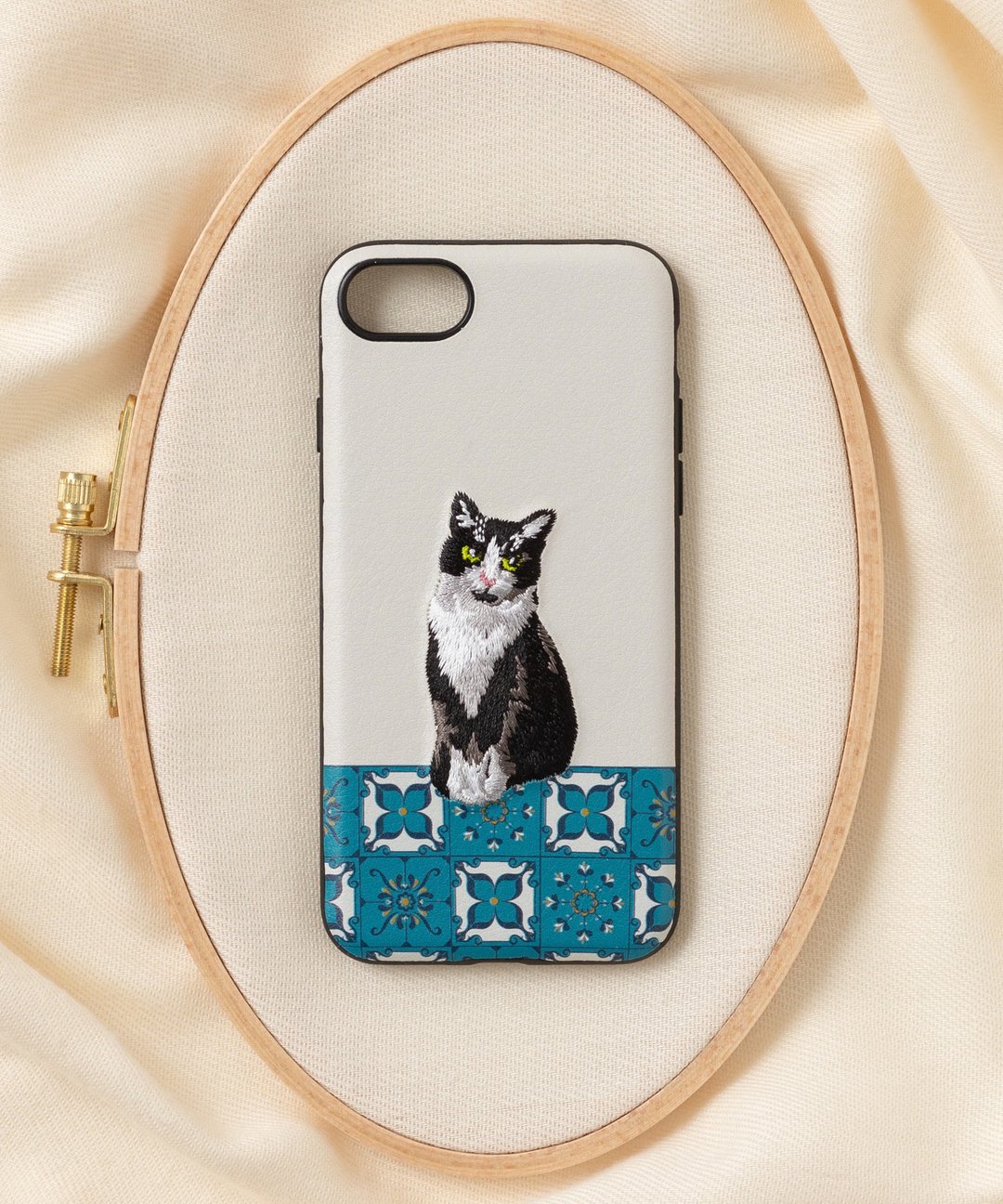 立體刺繡手機殼 iPhone SE/7/8 PBAT PU合成皮革 猫咪x浅灰 - 手机壳/手机套 - 聚酯纤维 多色