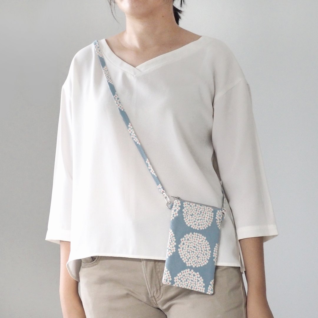 Minimal bag for phone - Hydrangea collection size 11x18.5 cm - 其他 - 棉 多色
