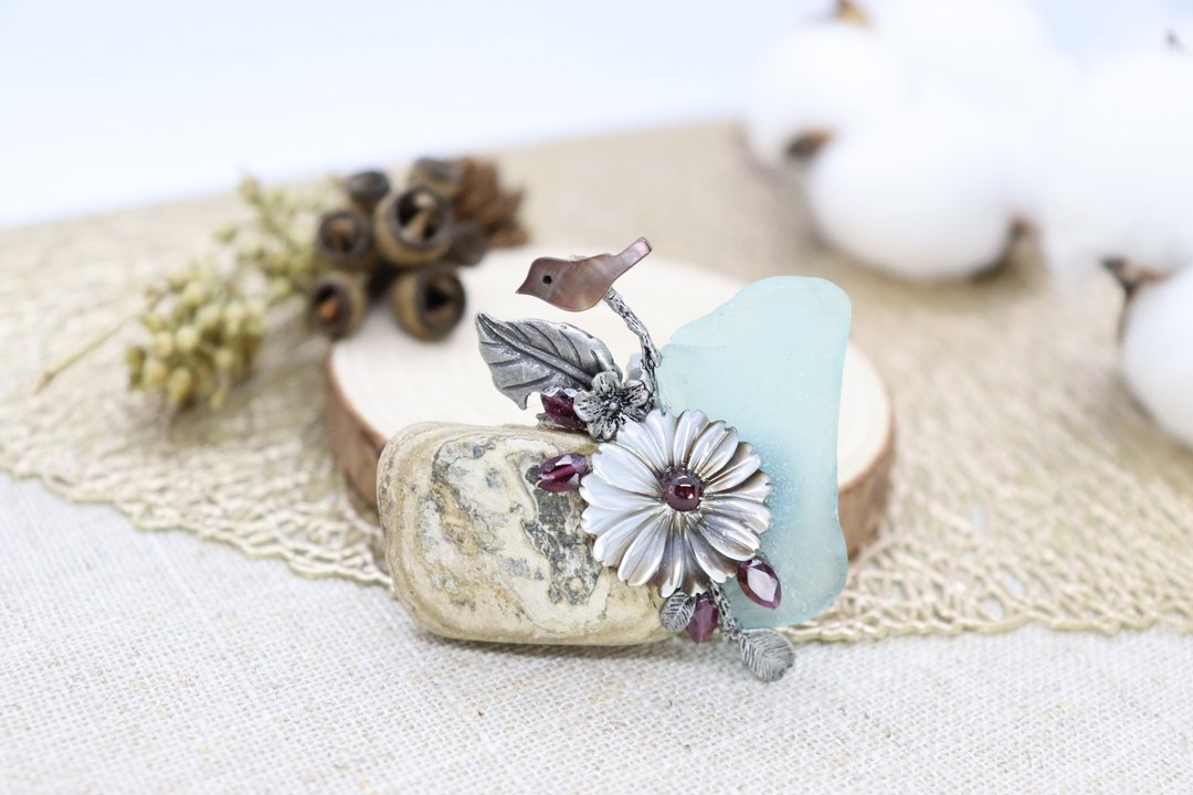 Little Bird Natural Stone Handmade Unique Brooch - 胸针 - 石头 