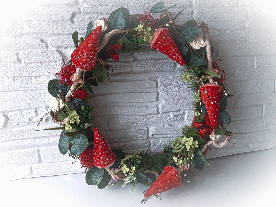 Wreath with fly agarics and flowers.Wreath for front door.Handmade Table decor. - 墙贴/壁贴 - 植物．花 红色