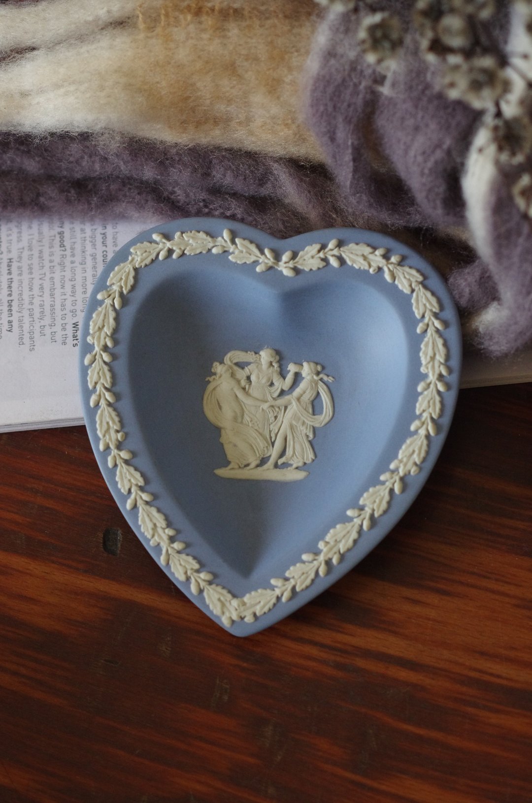 金银宝贝  英国制经典瓷器 WEDGWOOD 蓝白神话浮雕盘 w409A - 墙贴/壁贴 - 其他金属 金色