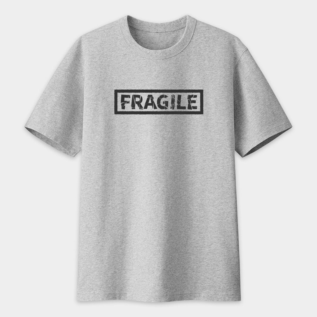 中性短袖T恤 FRAGILE 大人小孩尺寸都有 情侣 亲子 灰色 123 - 中性连帽卫衣/T 恤 - 棉．麻 灰色