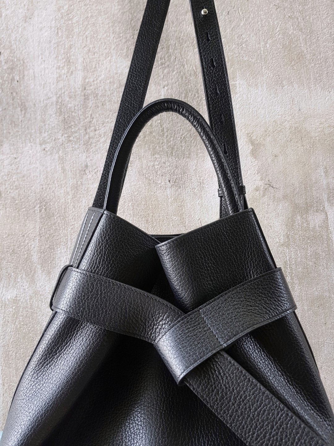 KANGAROO (Black) Leather Bucket Bag - 侧背包/斜挎包 - 真皮 黑色