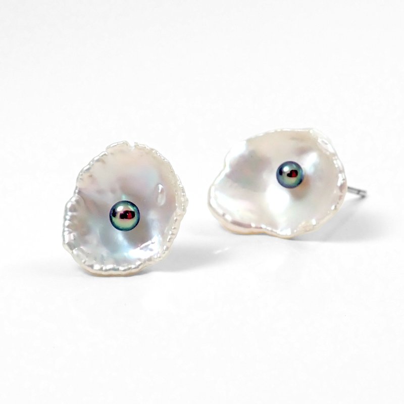 仅此一件 - 天然黑白珍珠不对称花朵造型925纯银耳针耳环.巴洛克 - 耳环/耳夹 - 珍珠 白色