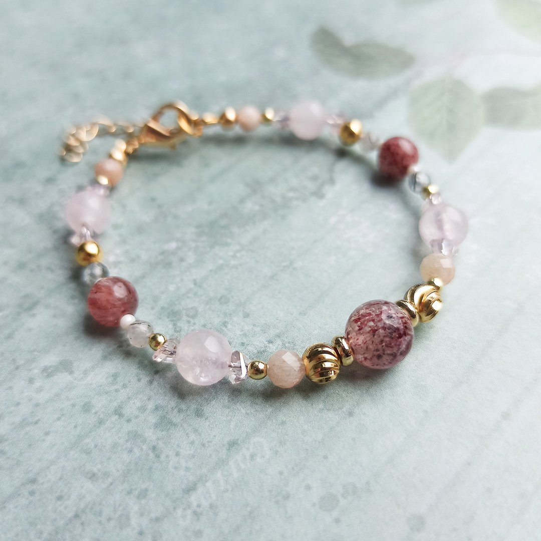 Strawberry crystal bracelet. Women energy and health. 草莓晶 黑髮晶 粉晶 太陽石 女性調理 水晶手鍊 - 手链/手环 - 水晶 粉红色