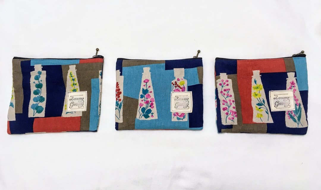 Herbarium's Multi Pouch Cotton Linen Floral Pattern Specimen - 化妆包/杂物包 - 棉 蓝色