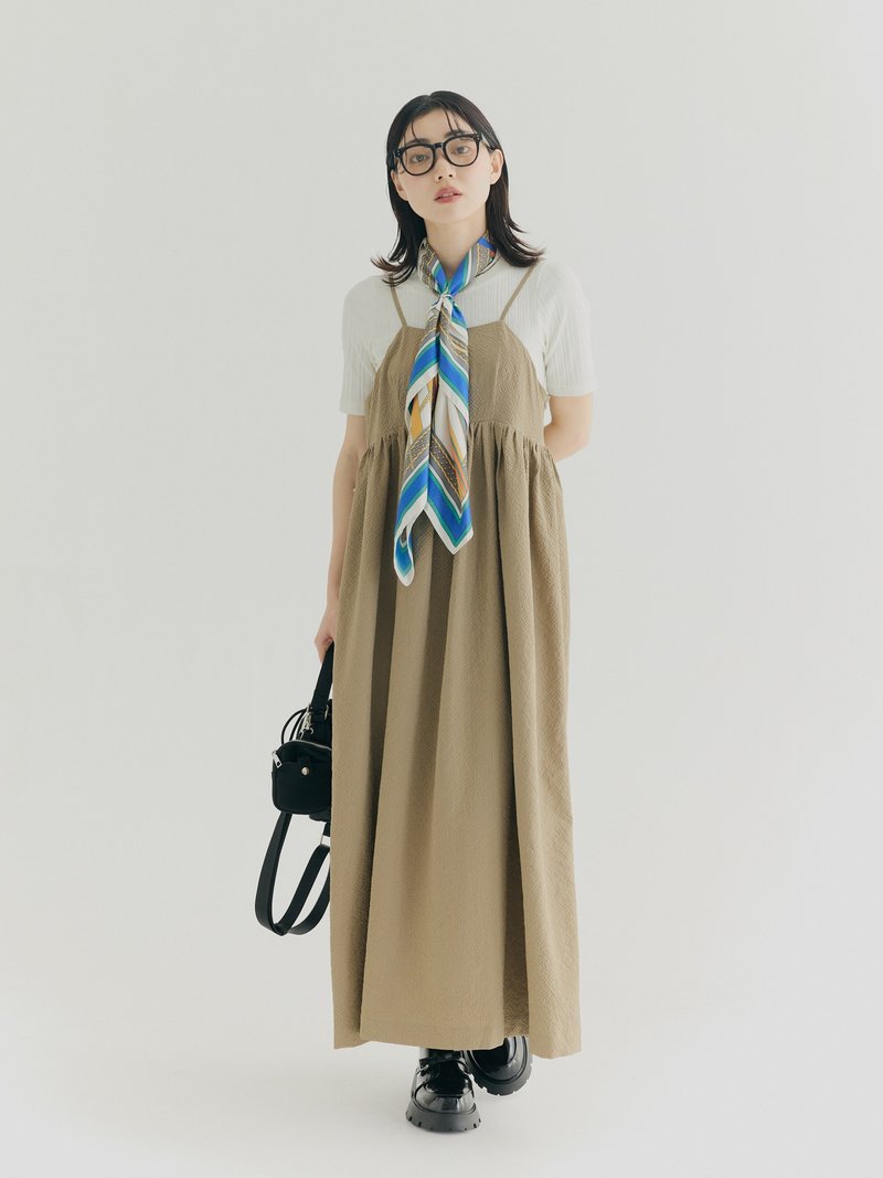 SEQUI HIBI 泡泡细格露背后绑带洋装－浅茶色 - 洋装/连衣裙 - 聚酯纤维 卡其色