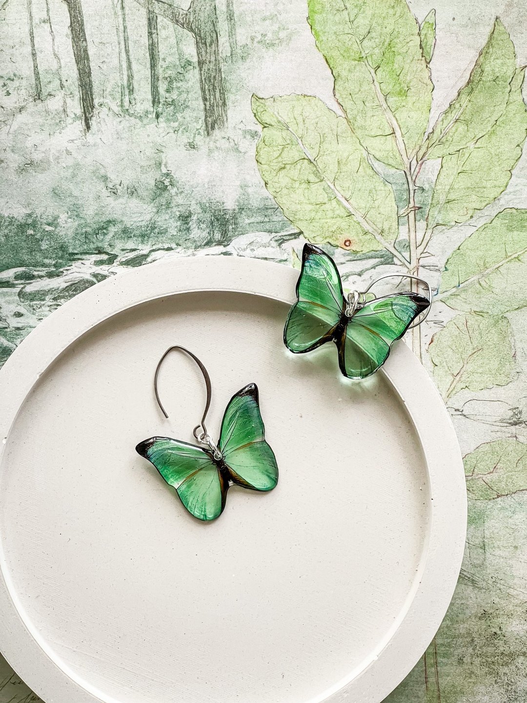 Mint butterfly earrings transparent resin jewelry Christmas Gift Wrapping - 耳环/耳夹 - 树脂 绿色