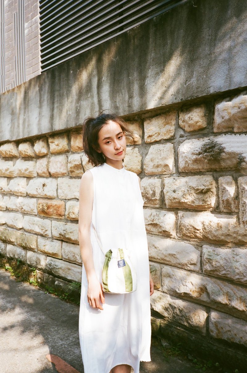 侧背水桶包 _ 绿与藕黄 - 侧背包/斜挎包 - 棉 绿色