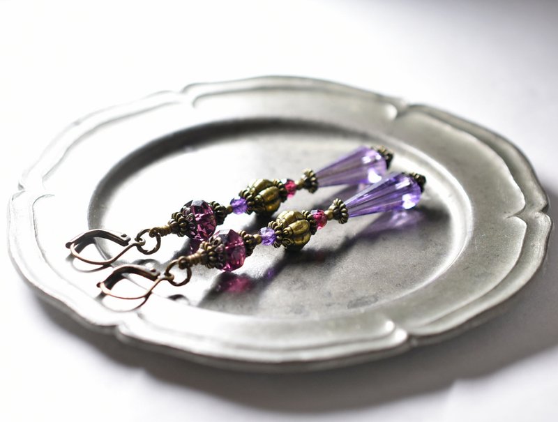 紫与酒红复古波希米亚珠饰与球形黄铜、石榴石与紫水晶的耳环 - 耳环/耳夹 - 玻璃 紫色