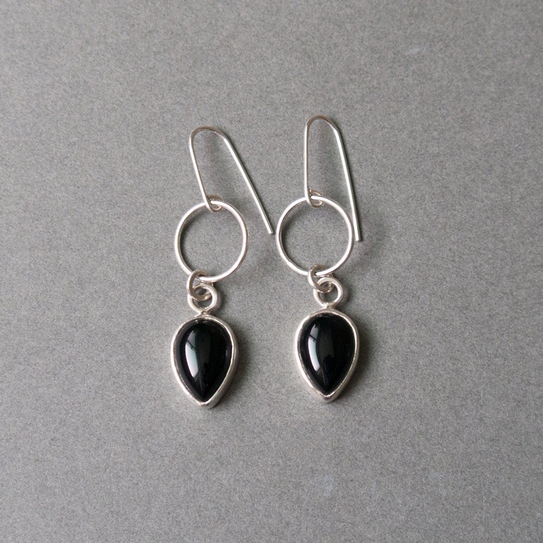 黑玛瑙纯银耳环 Black onyx silver earrings - 耳环/耳夹 - 宝石 黑色