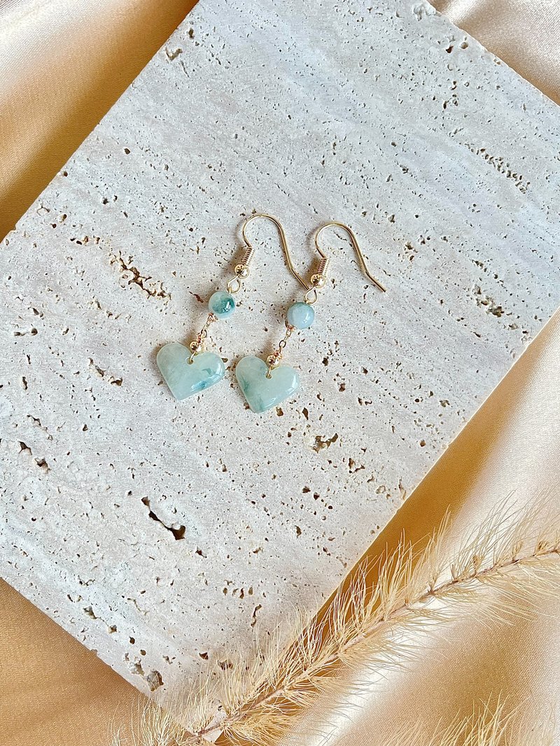 天然缅甸翡翠-飘花爱心翡翠14k包金耳环 天然石 礼物 翡翠 - 耳环/耳夹 - 玉石 金色