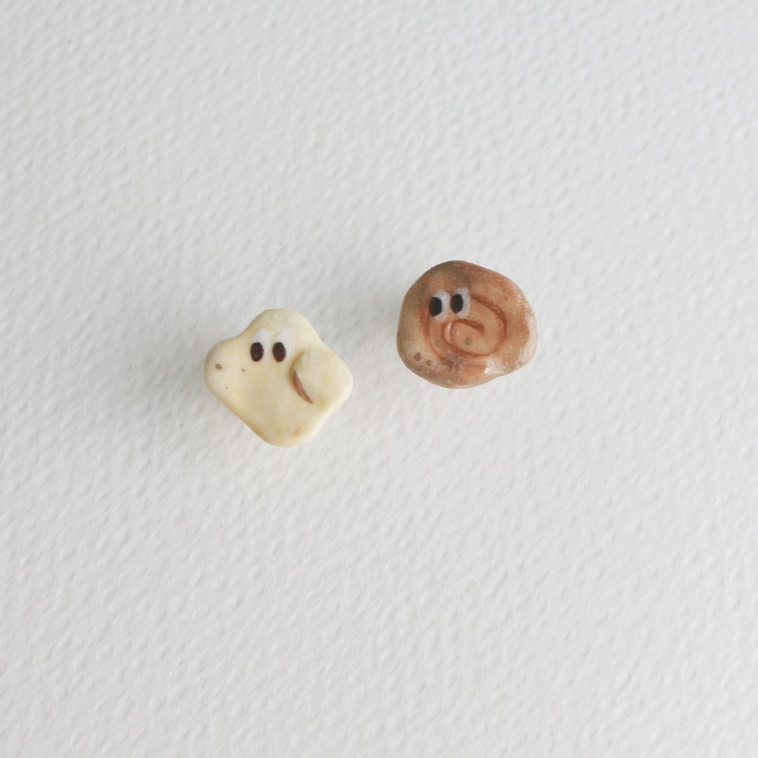 炒蛋+肉桂卷  耳环ピアス 925纯银耳针 - 耳环/耳夹 - 瓷 咖啡色