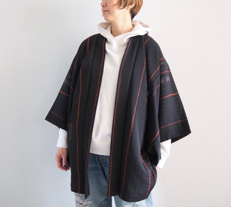 【日本制】 柔软丝绸黑色羽织、时尚日本、男女皆宜的羽织、礼物 - 女装休闲/机能外套 - 丝．绢 黑色