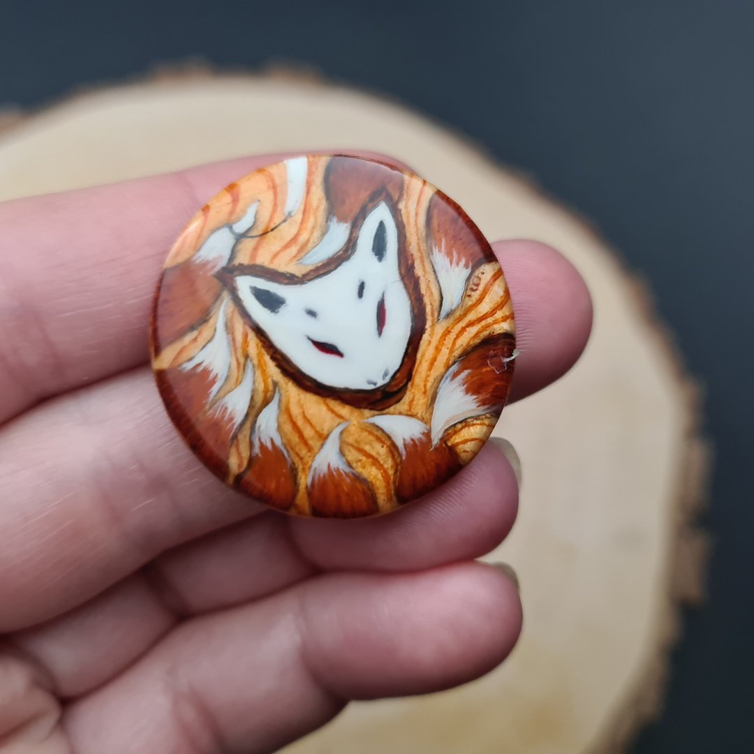 Kitsune brooch, real oil painting miniature on mother of pearl. Kitsune fox pin - 胸针 - 其他材质 橘色