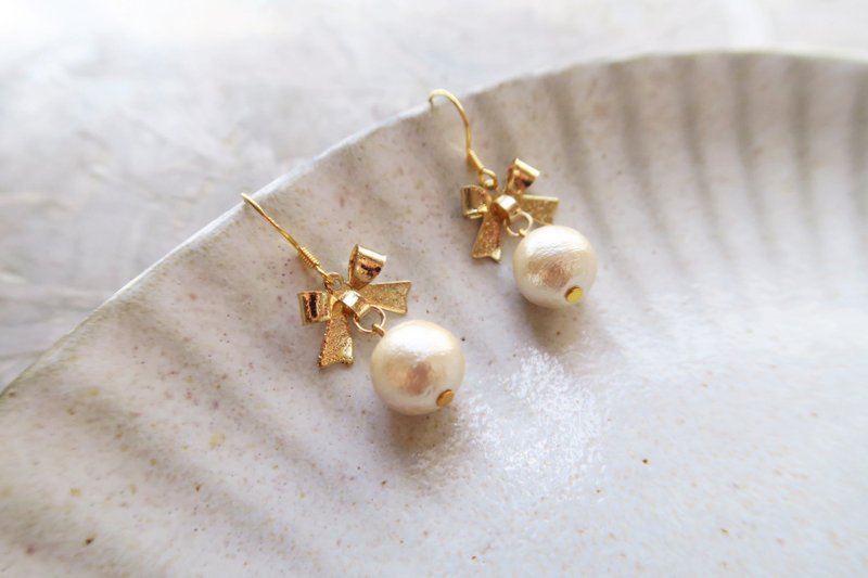 棉珍珠 甜美蝴蝶结 耳环 棉花珍珠 - 耳环/耳夹 - 珍珠 金色