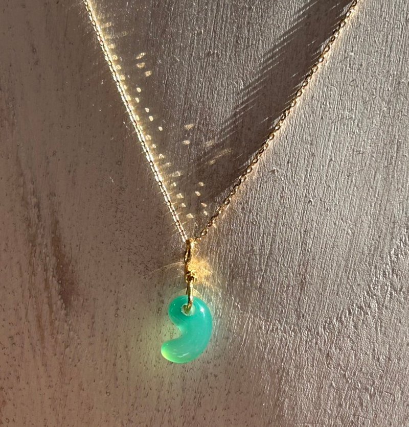 出云型勾玉 ◇ 青玛瑙 ◇ K24 纯金坠饰 - 项链 - 宝石 绿色