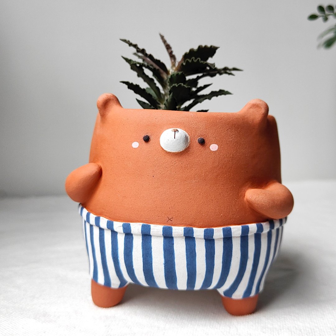 Chubby bear planter, Blue and white pyjamas. Handmade pot. - 花瓶/陶器 - 陶 