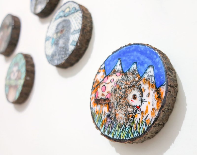 限量-疗愈手绘木头画（杯垫）-嘴馋的小松鼠 - 海报/装饰画/版画 - 木头 蓝色