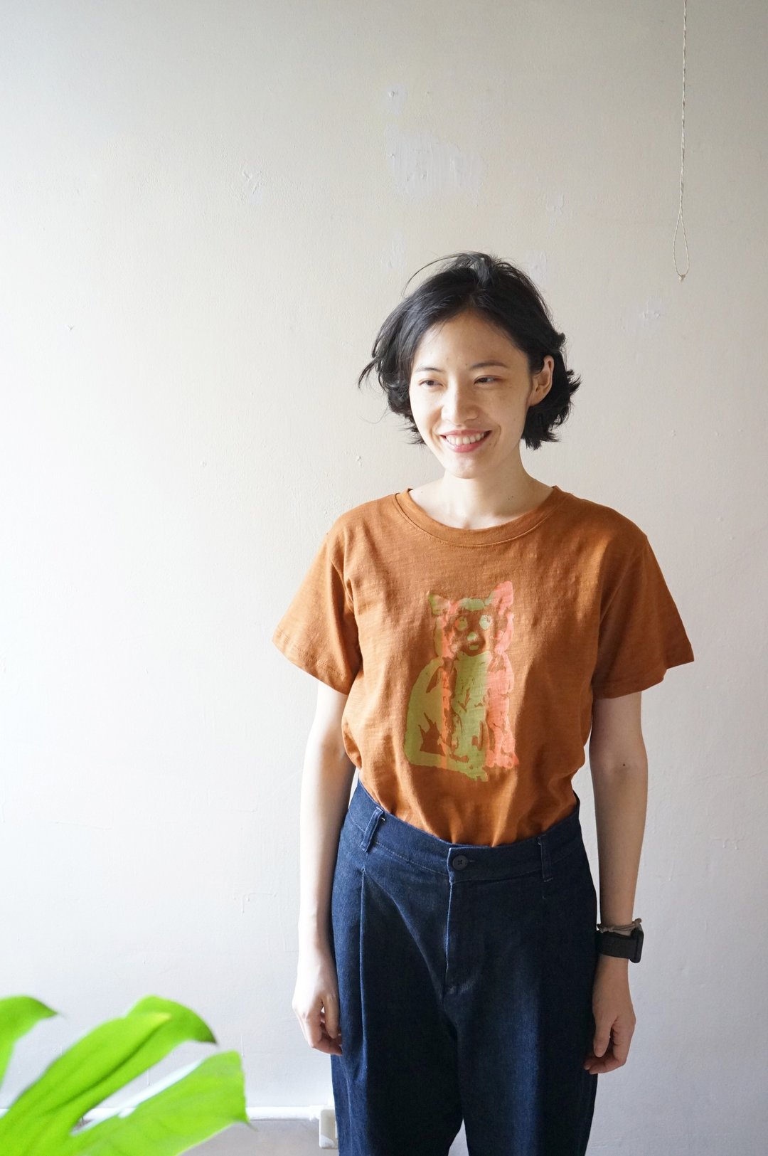 山棱、猫、玳瑁喷妈大树咖啡色夏日手工印花短袖纯棉上衣 - 女装 T 恤 - 棉 咖啡色