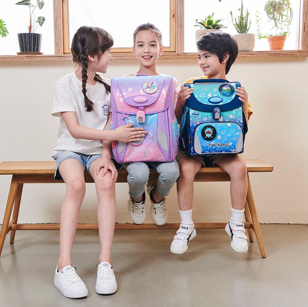 TigerFamily小学者护童安全灯超轻量护脊书包Pro 2-冰河乐园 - 后背包/双肩包 - 防水材质 蓝色
