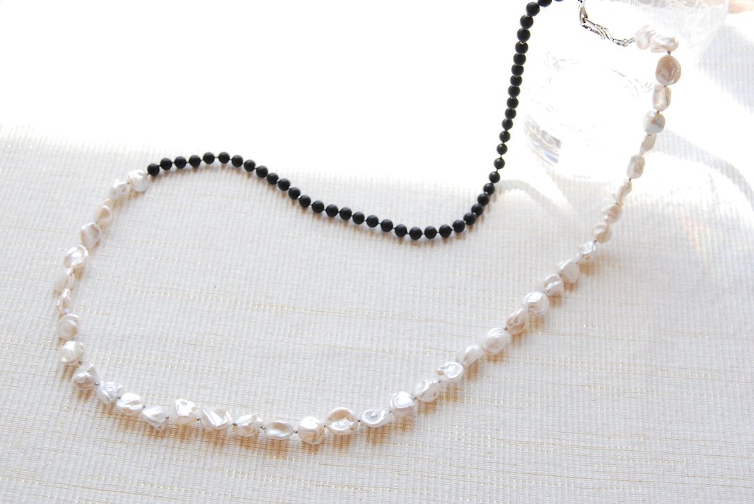 Ice-lock pearl and onyx long necklace - 长链 - 宝石 白色