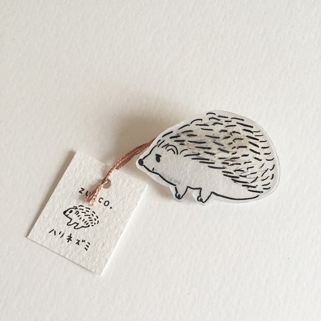 Tokotoko hedgehog Prabang brooch - 胸针 - 塑料 白色