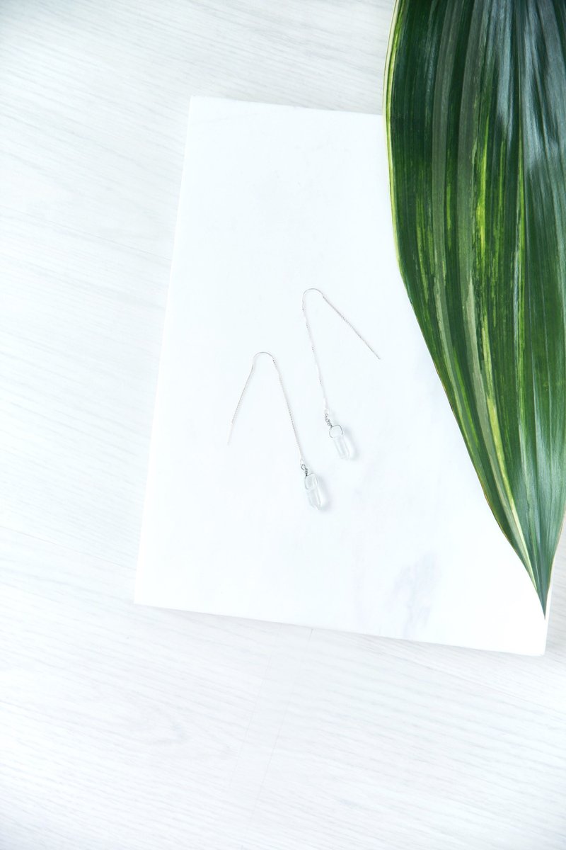 吊石水晶 925纯银耳环 - 耳环/耳夹 - 其他金属 白色