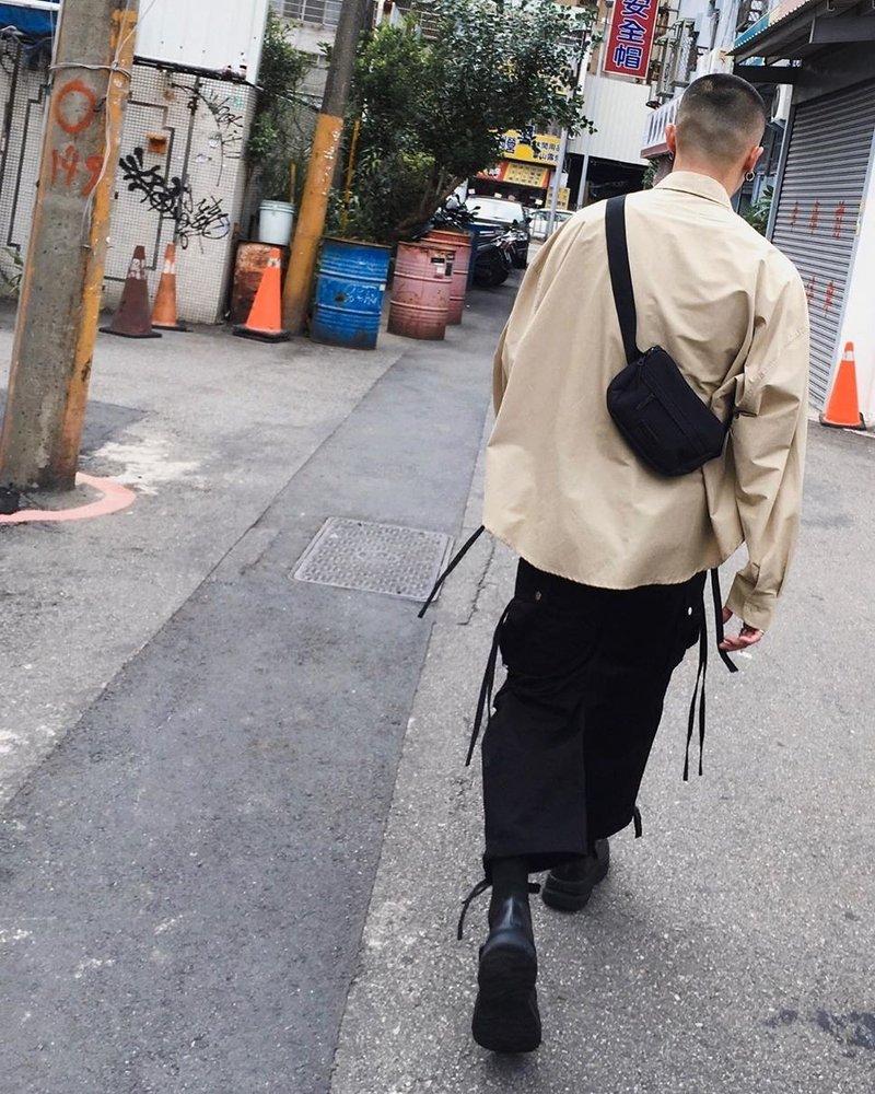 Jacob Lotus系列斜背包 (黑色) 侧背包 斜背包 男包 女包 旅行 - 侧背包/斜挎包 - 环保材料 黑色
