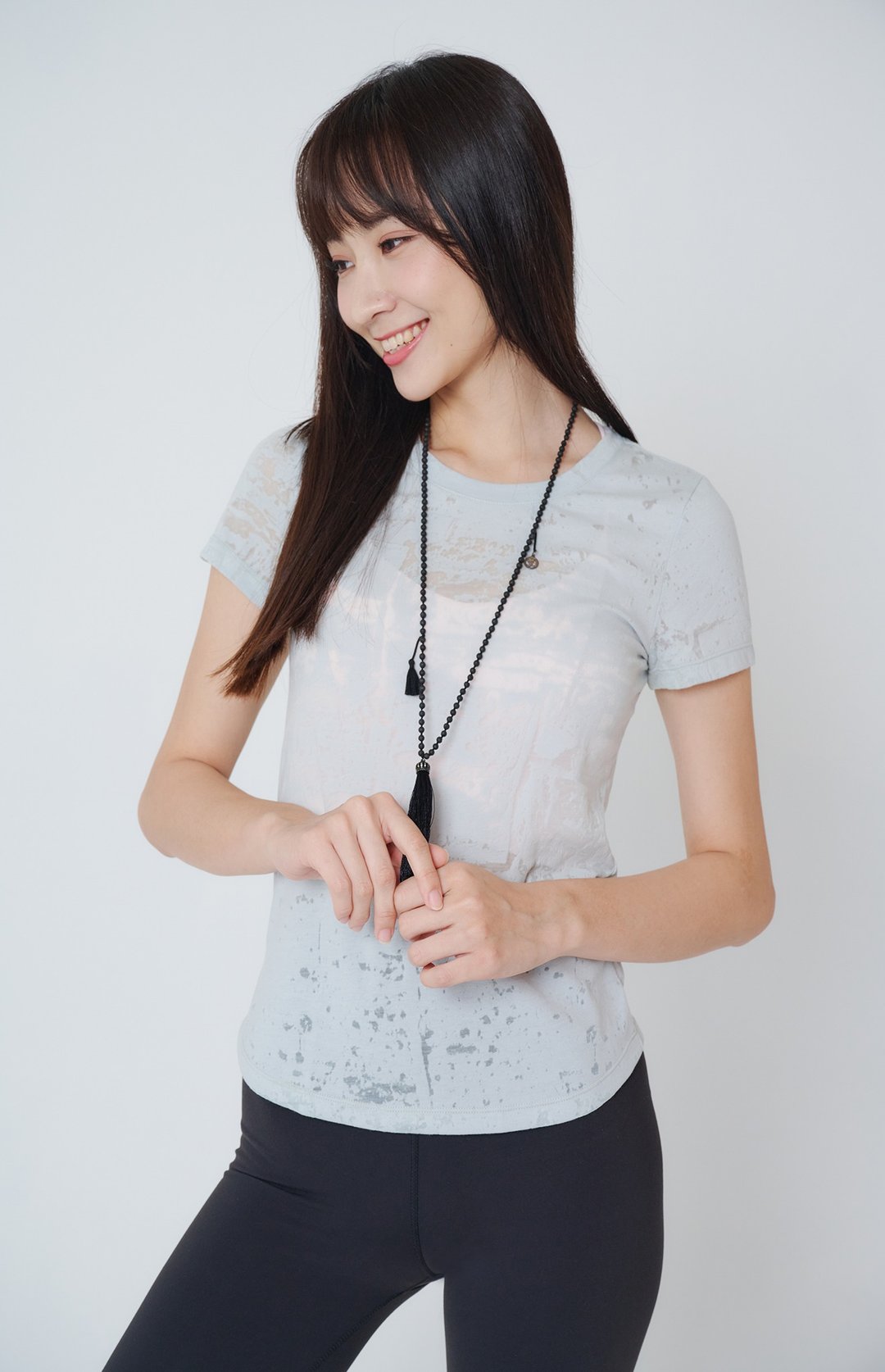 春夏穿搭【Yoga Flow】Burn Out T shirt - Misty Grey快速出货 - 女装瑜珈服 - 聚酯纤维 
