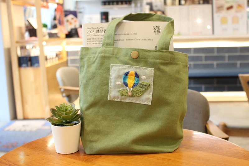 风景刺绣小提袋 - 鹿野高台 - 手提包/手提袋 - 棉．麻 绿色