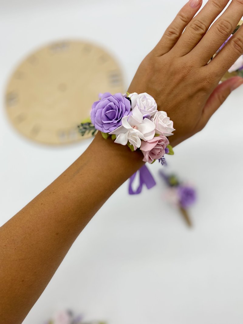 Lavender wrist flower. Wedding corsage. Bridesmaid bracelet. - 胸花/手腕花 - 其他材质 粉红色