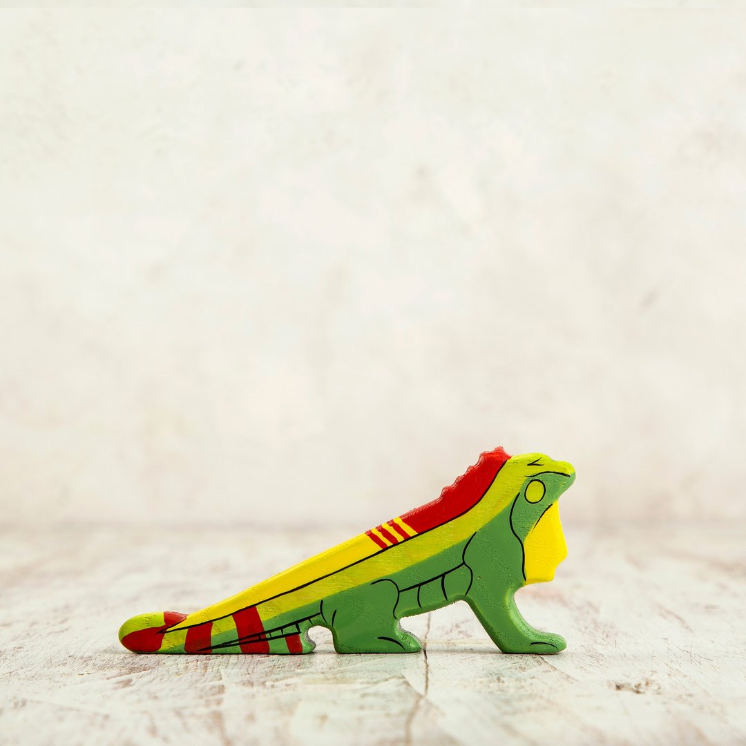 Wooden Iguana toy Rainforest animals Reptile figure Amazon animals - 玩具/玩偶 - 环保材料 绿色