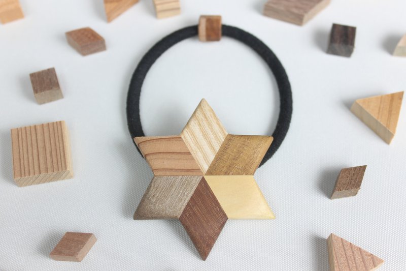 Parquet star shaped hair rubber - 发饰 - 木头 卡其色