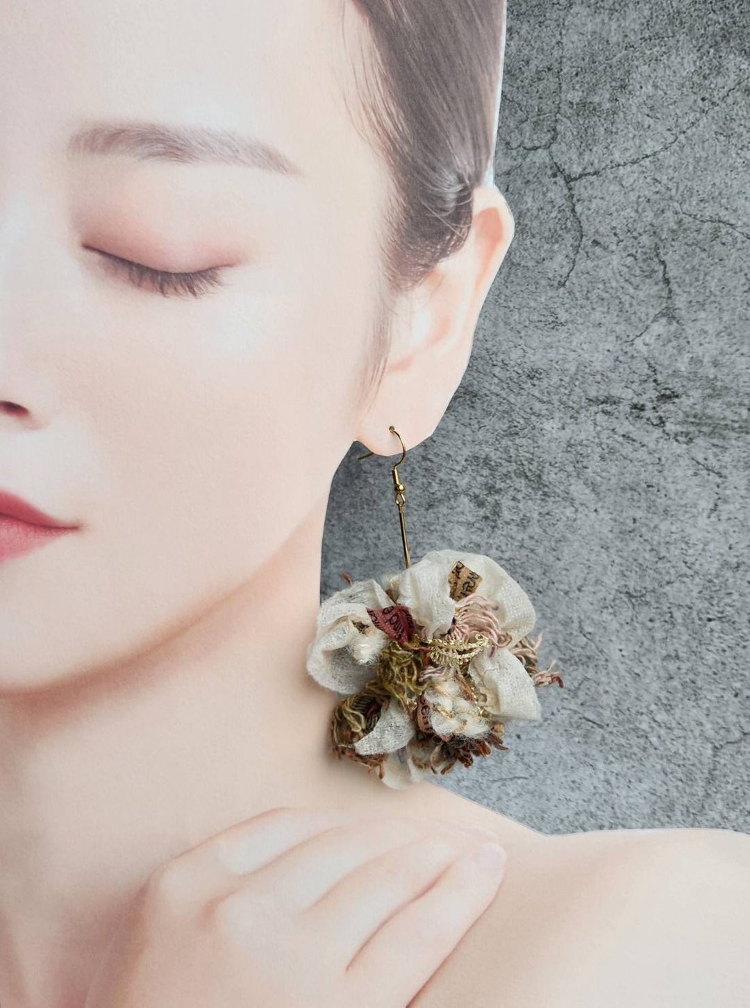 long hanging gauze ear ring cotton candy - 耳环/耳夹 - 其他人造纤维 咖啡色