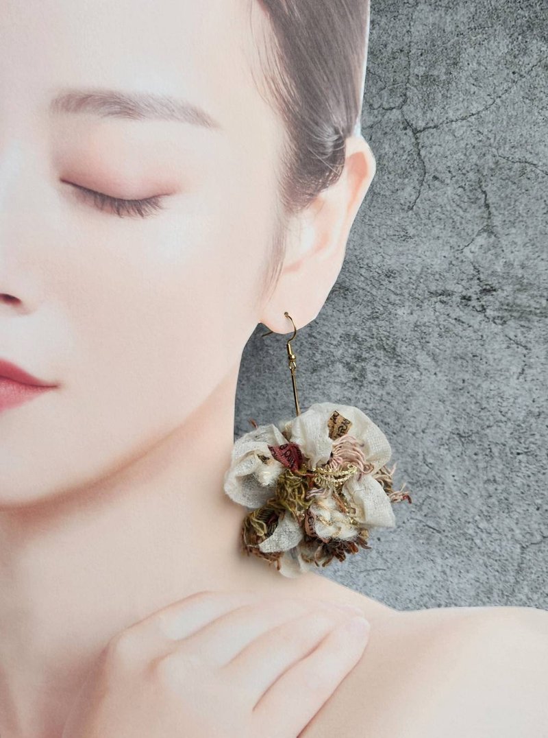 long hanging gauze ear ring cotton candy - 耳环/耳夹 - 其他人造纤维 咖啡色