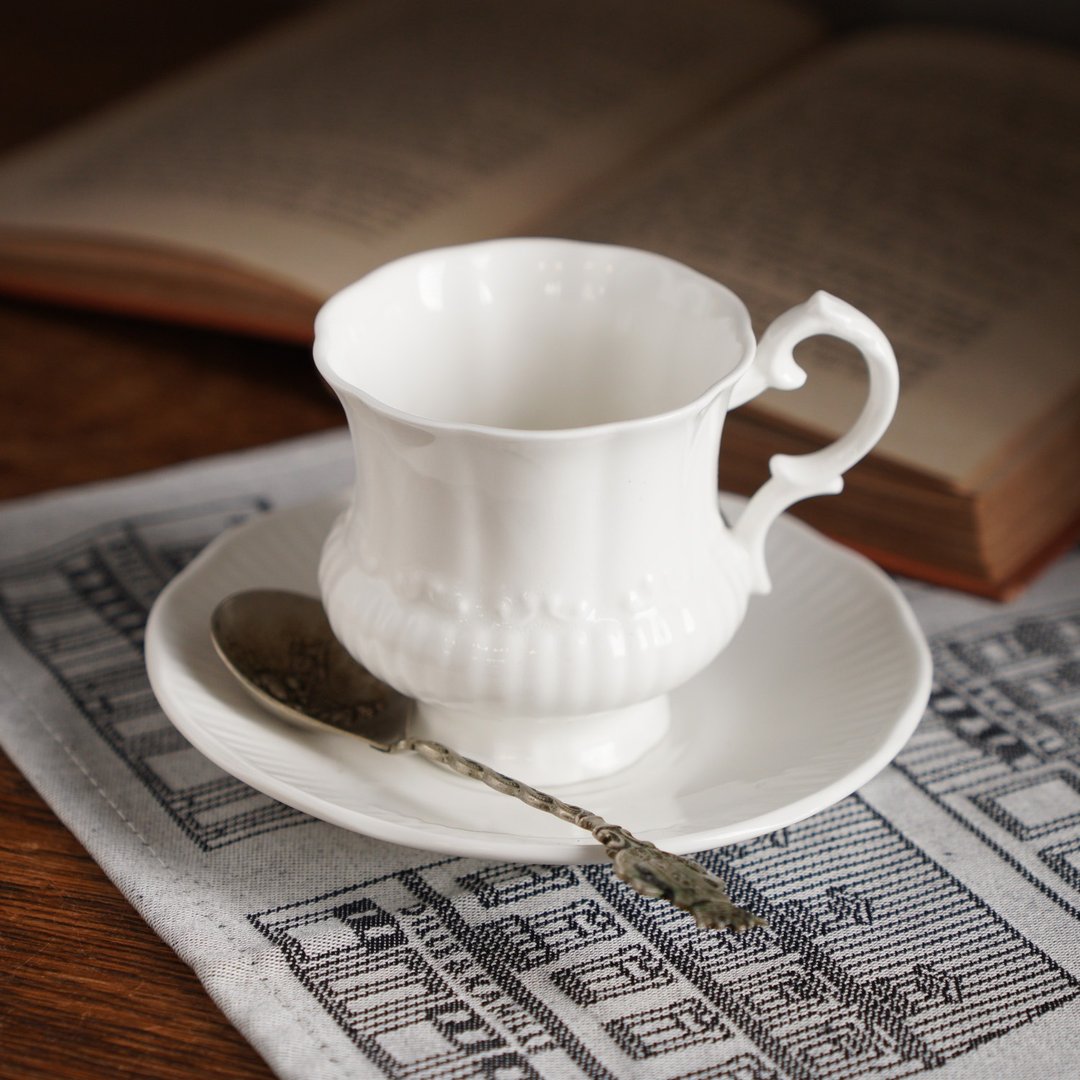 1960's英国Elizabethan纯白浮雕骨瓷茶杯/咖啡杯组/老物/老件 - 茶具/茶杯 - 瓷 白色