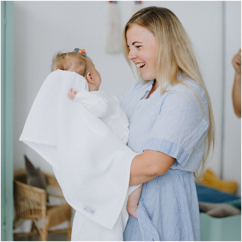 White Waffle Baby Swaddle - Snow White newborn blanket - 婴儿床上用品 - 棉．麻 白色