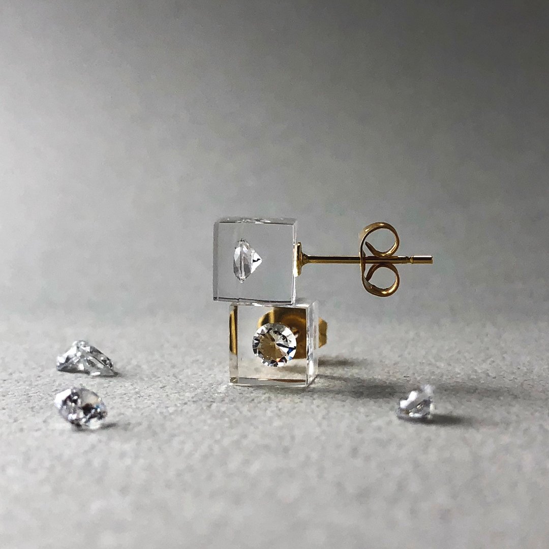 Order made Sakura Color Cubic Zirconia Stud Earrings Gold Color CZ / Resin / Stainless Steel/ Nihon Sekkei - 耳环/耳夹 - 树脂 粉红色
