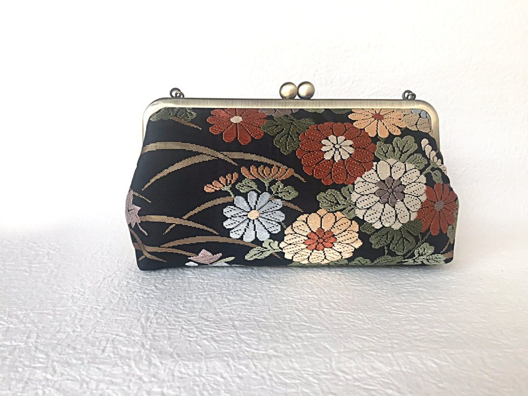 Akikusa flower pattern clutch bag - 手提包/手提袋 - 丝．绢 黑色