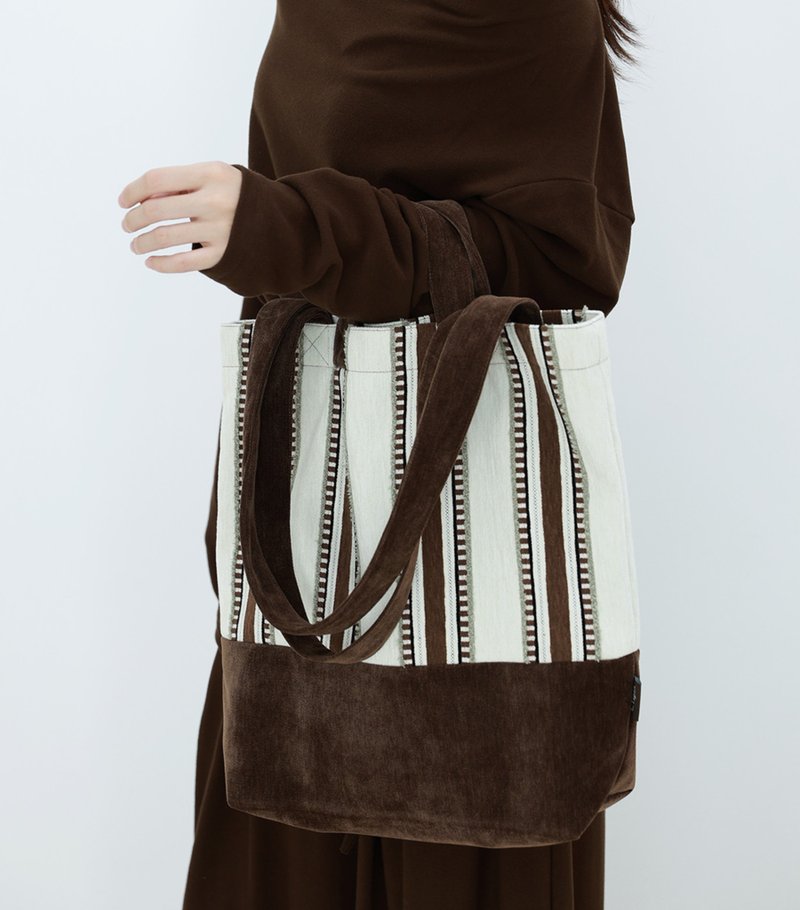 【薄荷奶咖】森系复古文青/高级感条纹拼接单肩手拎包 - 侧背包/斜挎包 - 其他材质 咖啡色