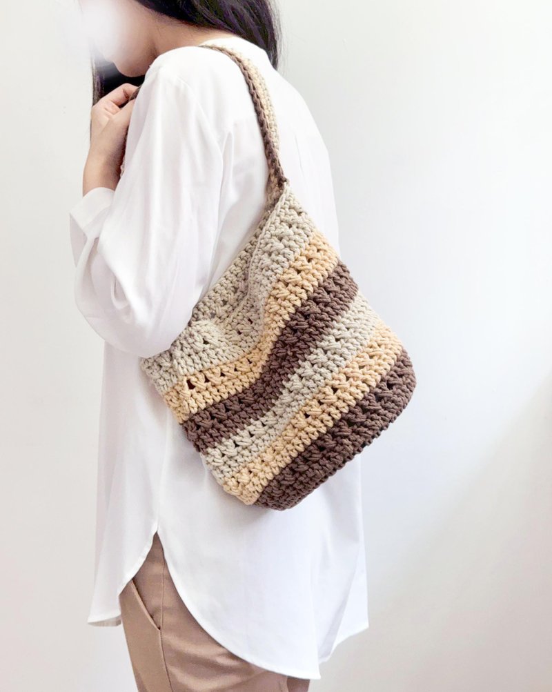 真皮三色钩钩水桶包 / 台湾手工钩织 棉 皮件 肩背包编织包手提袋 - 手提包/手提袋 - 棉．麻 咖啡色